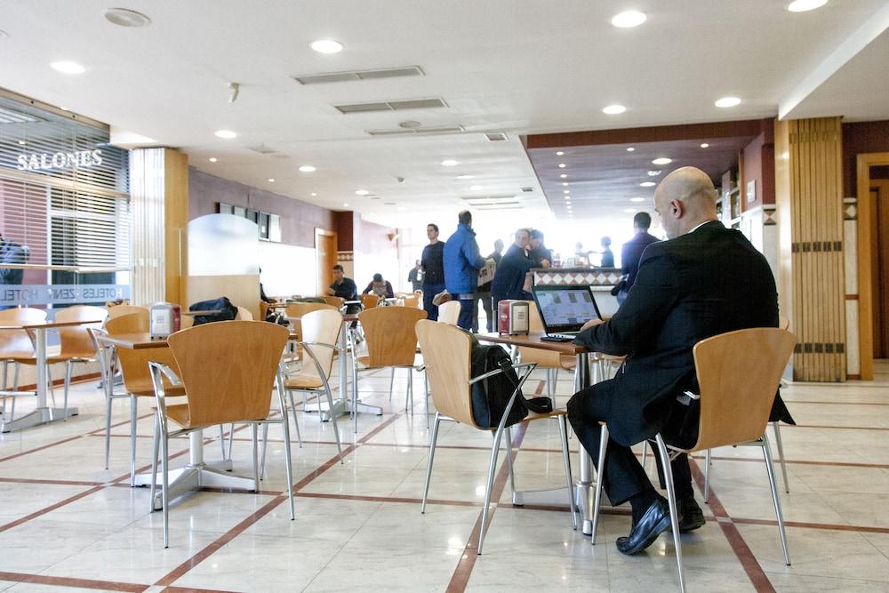 โฮเต็ล เซนิท โลโกรโน Hotel โลโกรโญ ภายนอก รูปภาพ