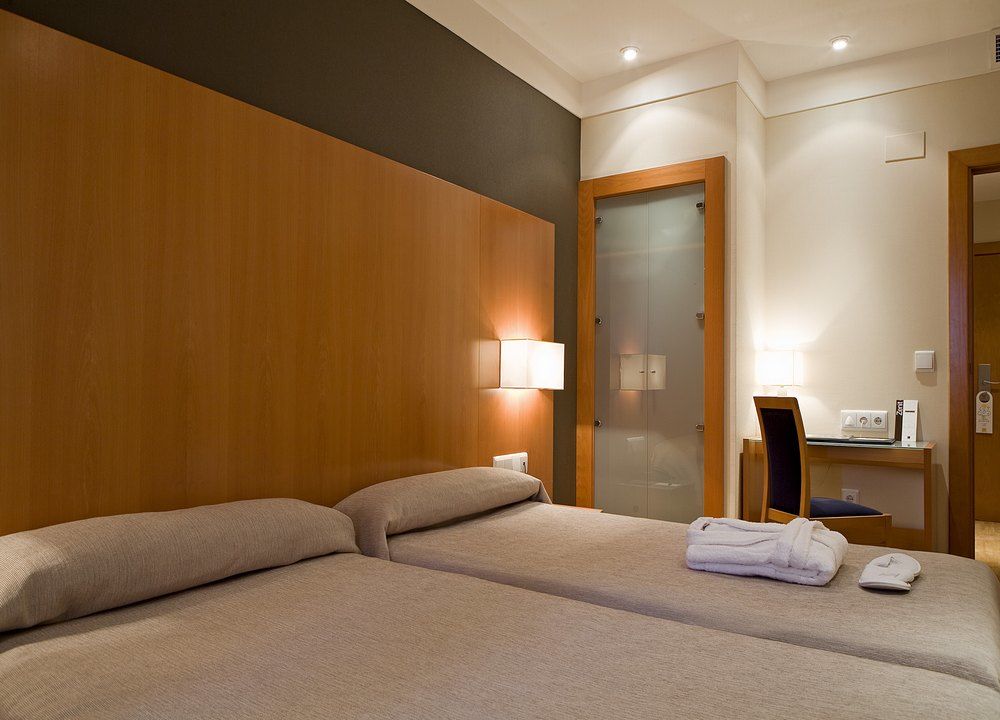 โฮเต็ล เซนิท โลโกรโน Hotel โลโกรโญ ภายนอก รูปภาพ