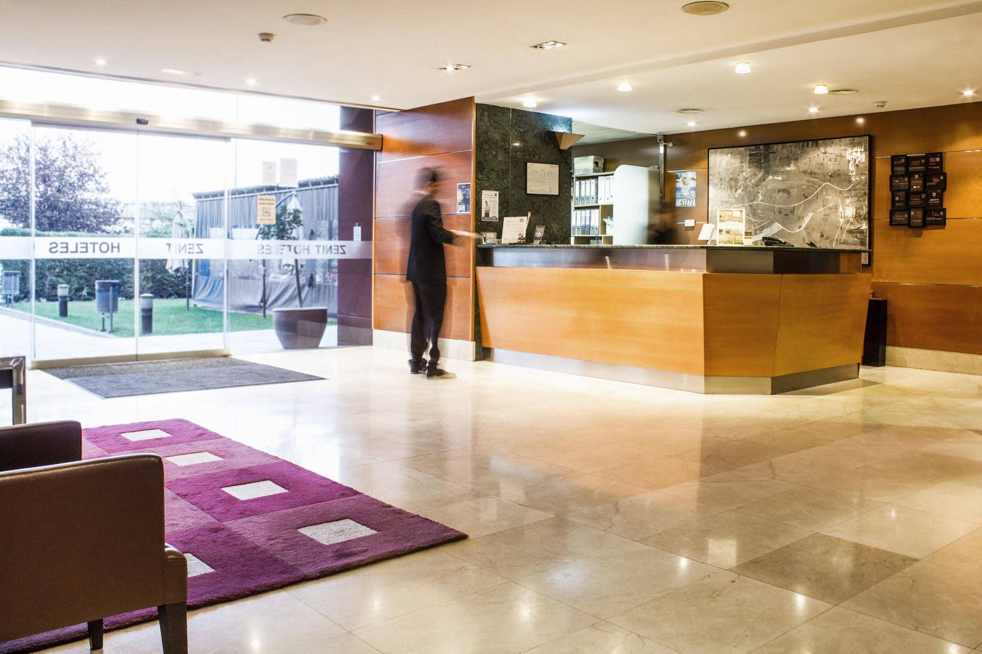 โฮเต็ล เซนิท โลโกรโน Hotel โลโกรโญ ภายนอก รูปภาพ